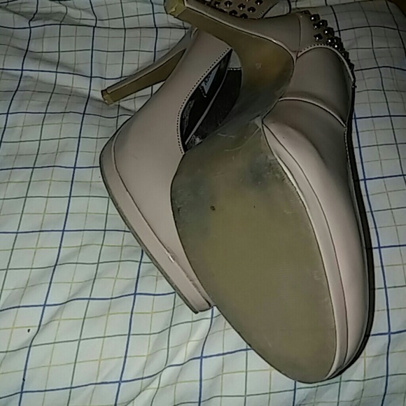 SHOES - Picture 4 of 4
