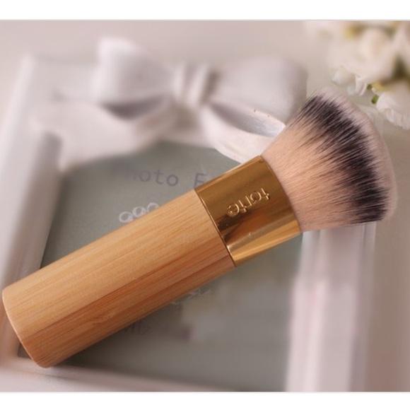 Sold🚫in bundle tarte foundation brush