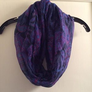 Endless Loop lightweight scarf