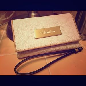 Calvin Klein Wrist Phone Wallet (fits iPhone 6)