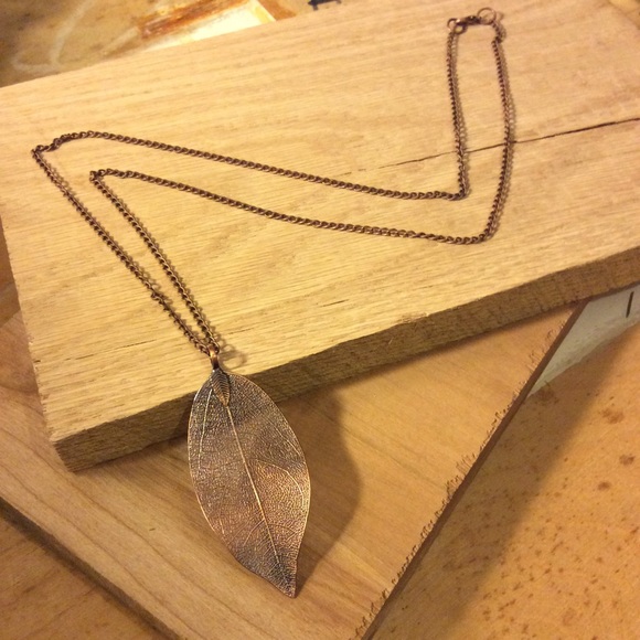 Leaf Pendant Necklace