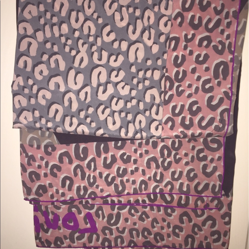 ✨Sold!✨Rare Louis Vuitton Leopard Scarf - Picture 6 of 8