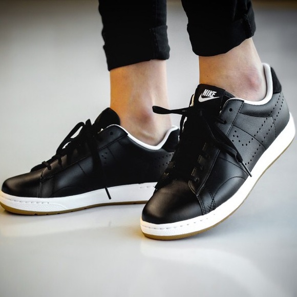 Nike Shoes - Nike Classic Leather Sneakers