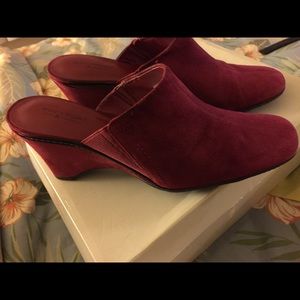 Suede Rock Port mule