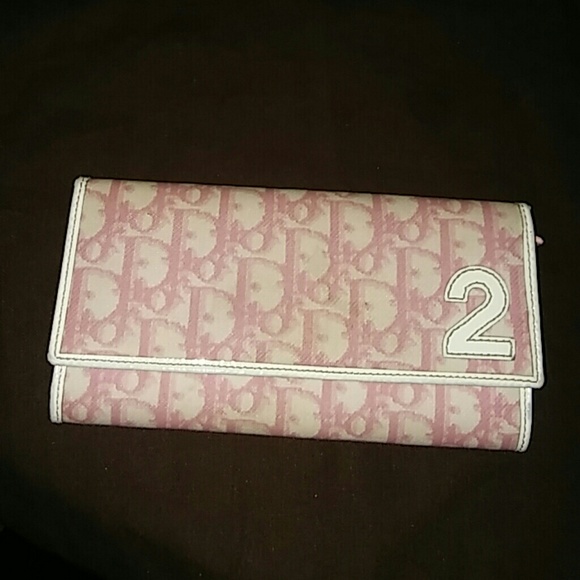 100 % Dior wallet