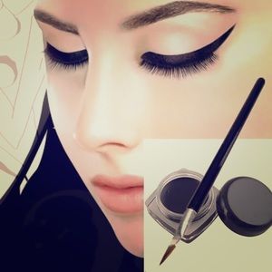 2 black waterproof liquid eyeliner jars with brush