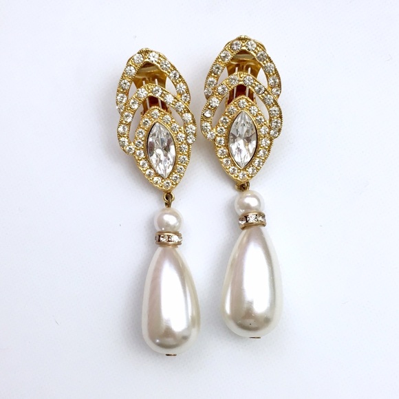 Vintage Jewelry - Beautiful Gold Vintage Clip-On Earrings