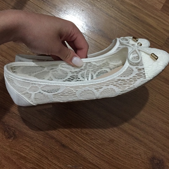 NWOT size 6 forever 21 lace detail flats in white - Picture 2 of 3