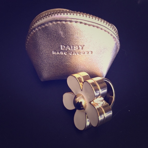 Marc Jacobs Daisy ring