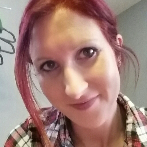 Meet your Posher, Ashlie - Picture 2 of 2