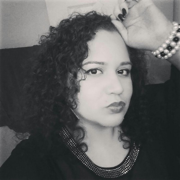 Meet your Posher, Divalicious - Picture 1 of 1