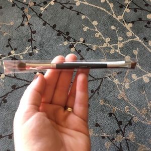 Younique liner shader brush