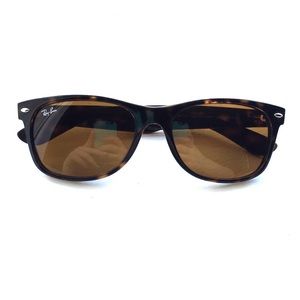 Ray Ban Wayfarer Sunglasses. Great Condition!