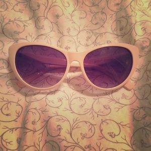 🎉Buy now! 🎀 Betsey Johnson Sunglasses!