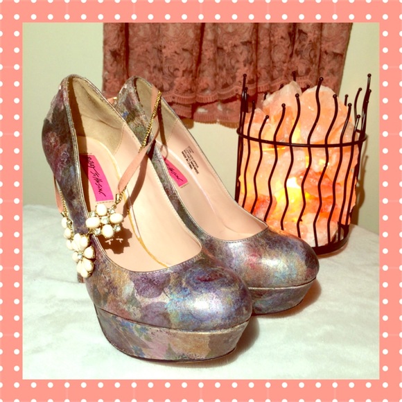 Betsey Johnson Shoes - Betsey Johnson Ditan platform floral heel 7.5