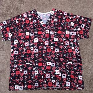 Scrub top ~ XL ~ Pretty heart patterns ~ ❤️