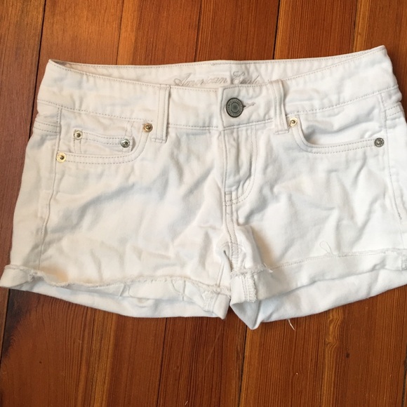 White American Eagle shorts