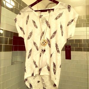 NWT Tribal Feather Trendy Knit Top With Necklace