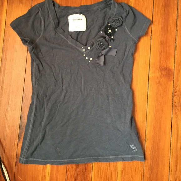 Abercrombie Kids navy blue vneck