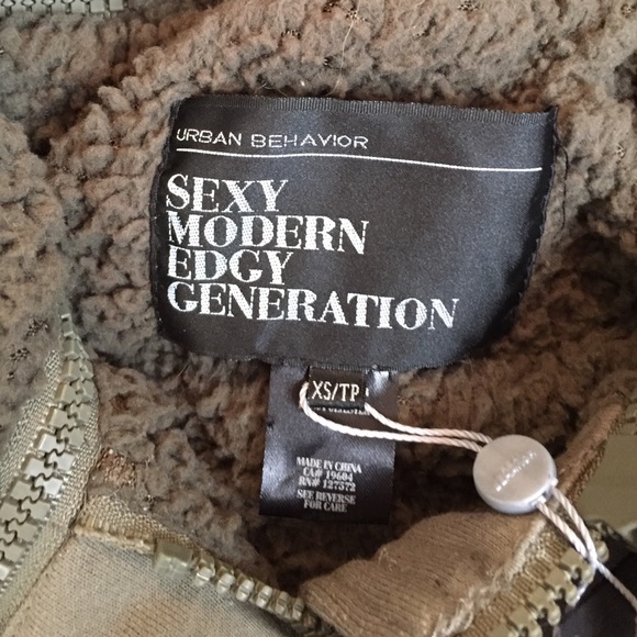 Hunter Green Vest - Picture 2 of 2