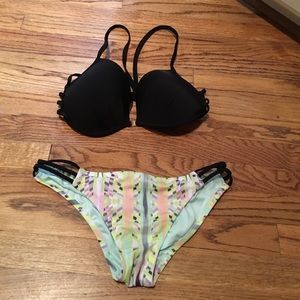 Victoria secret swimsuit! Top 34DD bottoms M