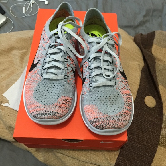 Nike gray/pink FlyKnit 4.0