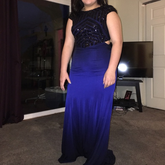 Prom dress - Picture 3 of 4