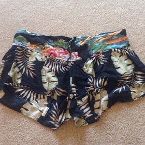 URBAN OUTFITTERS SAFARI SHORTS