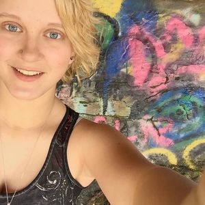 Meet your Posher, Laura