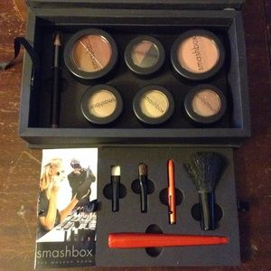 BNIB SMASHBOX "the makeup room" KIT! A MUST SEE!!!