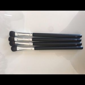 Blending eye brushes