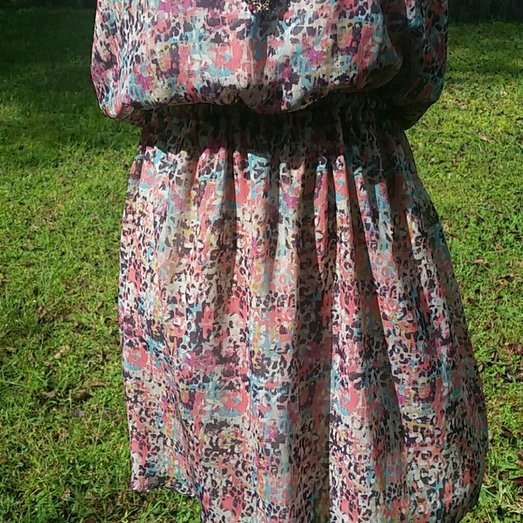 ??Bright Spring Dress - Picture 4 of 4