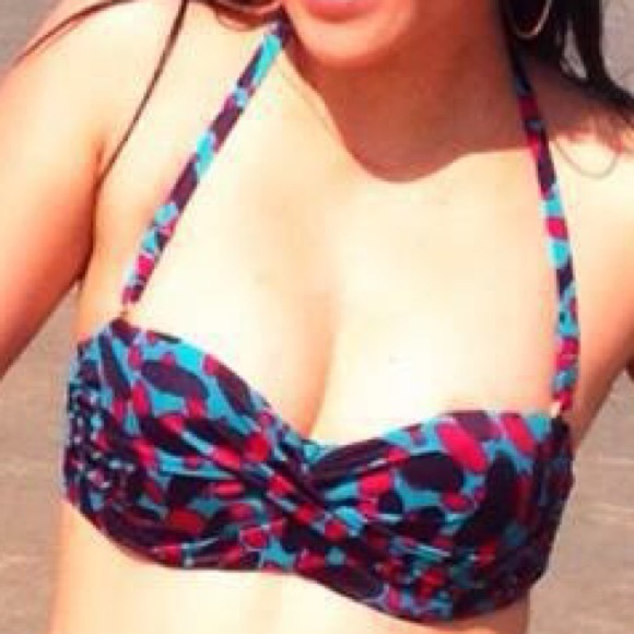 Bikini - Picture 2 of 3