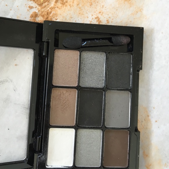 Freebie NYX Love in Paris Palettes - Picture 2 of 3