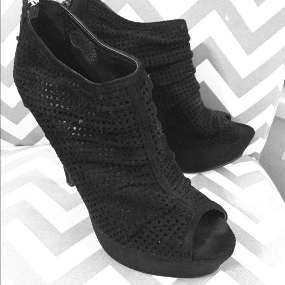 👠⚜WORN ONCE!! ⚜👠 Black heels!