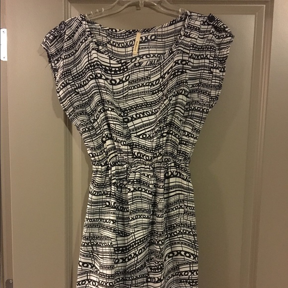 🔺SOLD!🔺Cute high-low dress! - Picture 2 of 4
