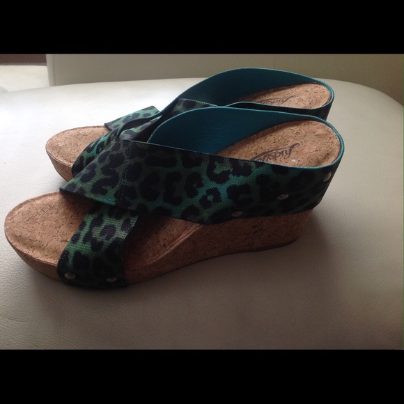 Wedge - Picture 2 of 3