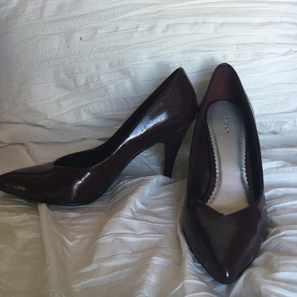 Love offers! Maroon stylish heels