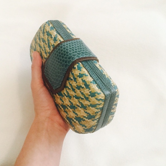 🌾MARJORIE RENNER CLUTCH🍂 - Picture 4 of 4