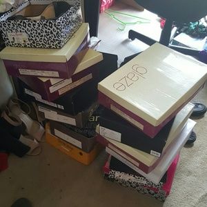 PLEASE HELP ME CLEAN MY CLOSET