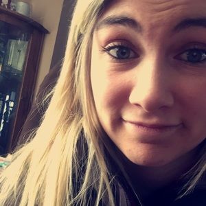 Meet your Posher, Courtney