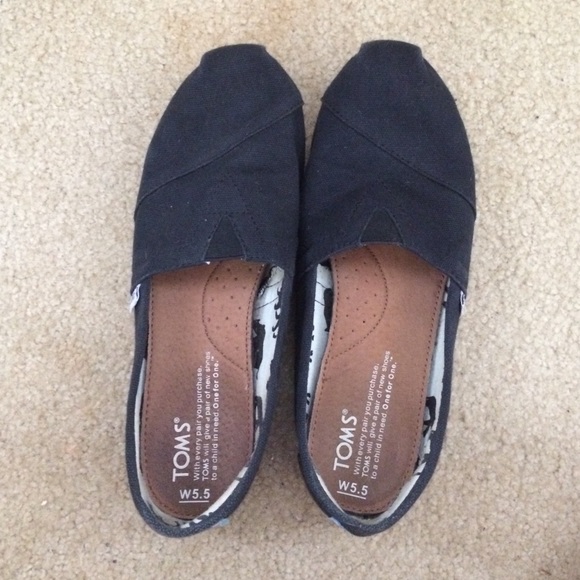 Black TOMS