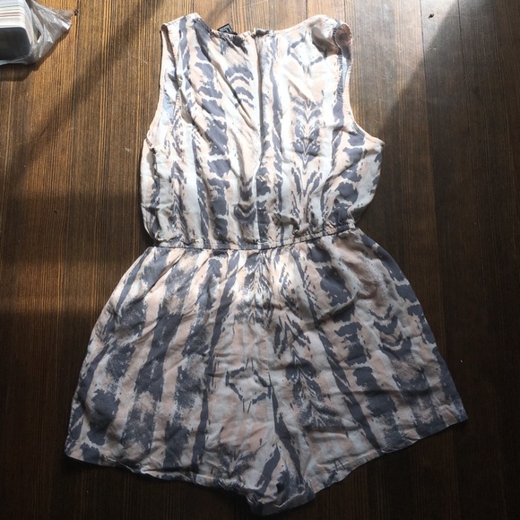 Abstract romper - Picture 4 of 4