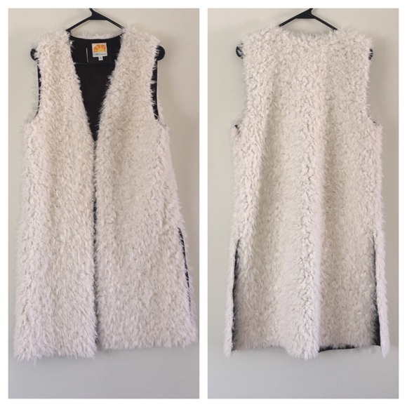C&C California Tops - Faux Yeti white vest size M