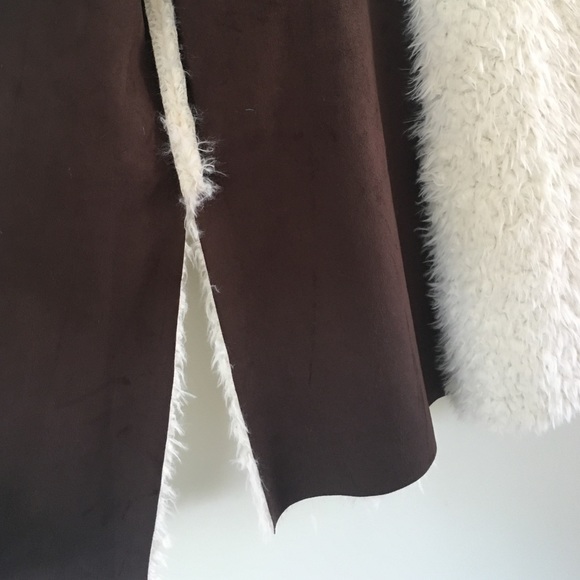 Faux Yeti white vest size M - Picture 3 of 3