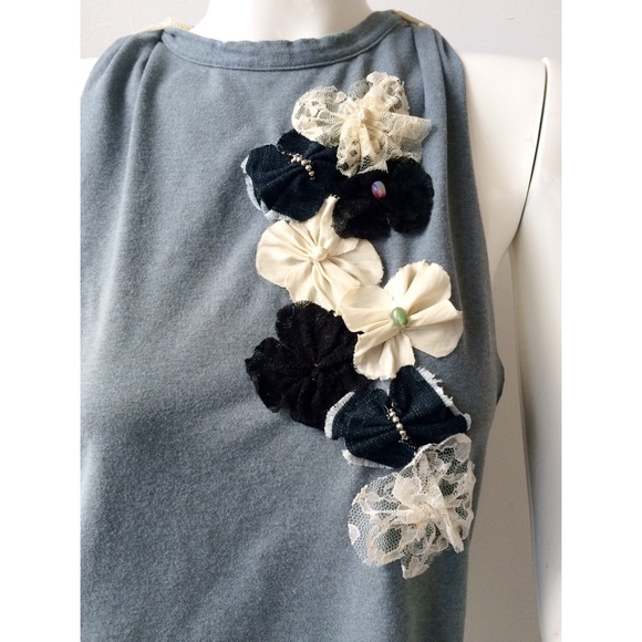 Floral Textured Tank Top - Picture 4 of 4