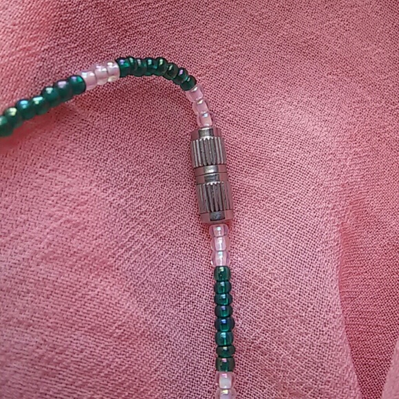 Island Shell Necklace - Picture 3 of 3