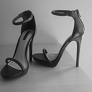 New black heels never been worn