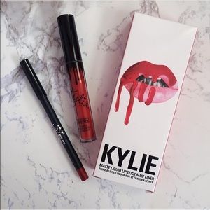 Kylie lipkit in Mary Jo K