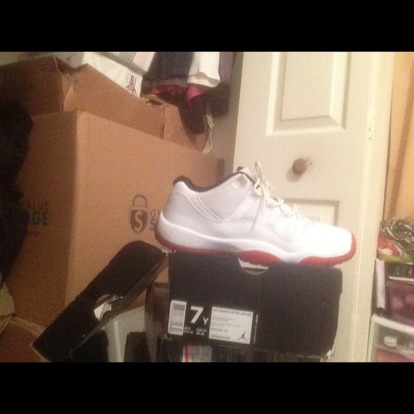 Jordan Low Cherry 11s - Picture 3 of 4